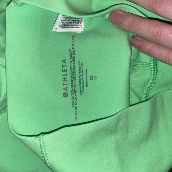 Athleta Salutation Stash Pocket 2 5” short Lime Green XS NWT - Picture 6 of 6